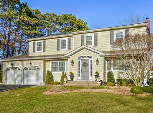 3 Gina Ct, Nesconset, NY 11767