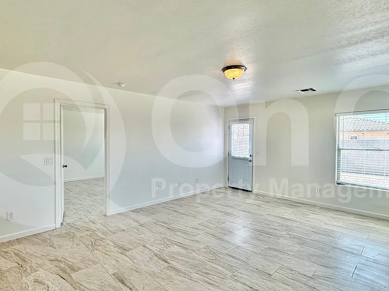 1081 W Palo Verde Ave — Photo 7