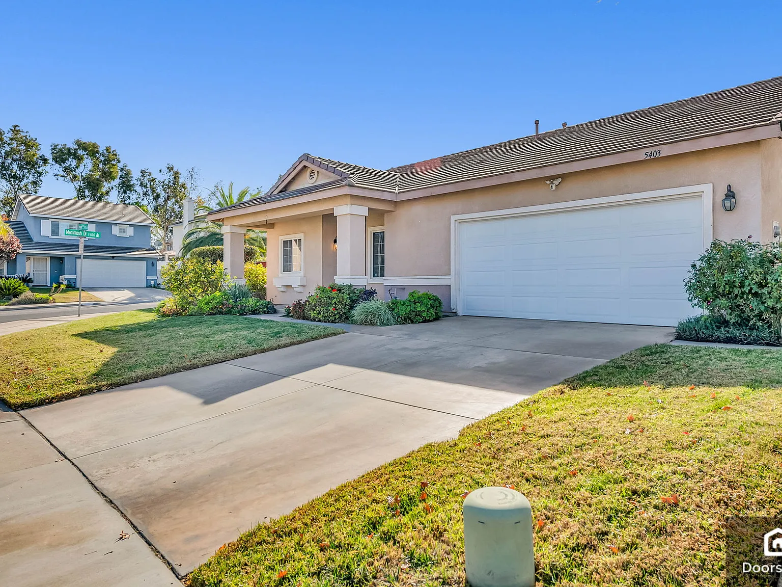 3 bed, 2.0 bath, 1342 sqft, $3,100 — Photo 2