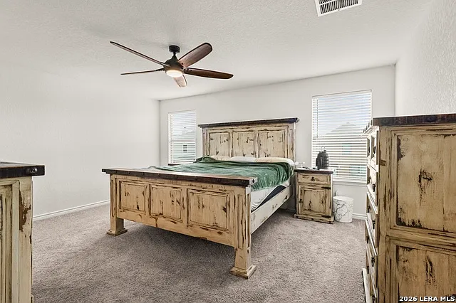 3 bed, 2.5 bath, 2245 sqft, $2,300 — Photo 3
