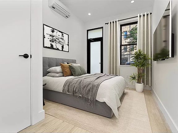 4th image of 174 Meserole St #1
