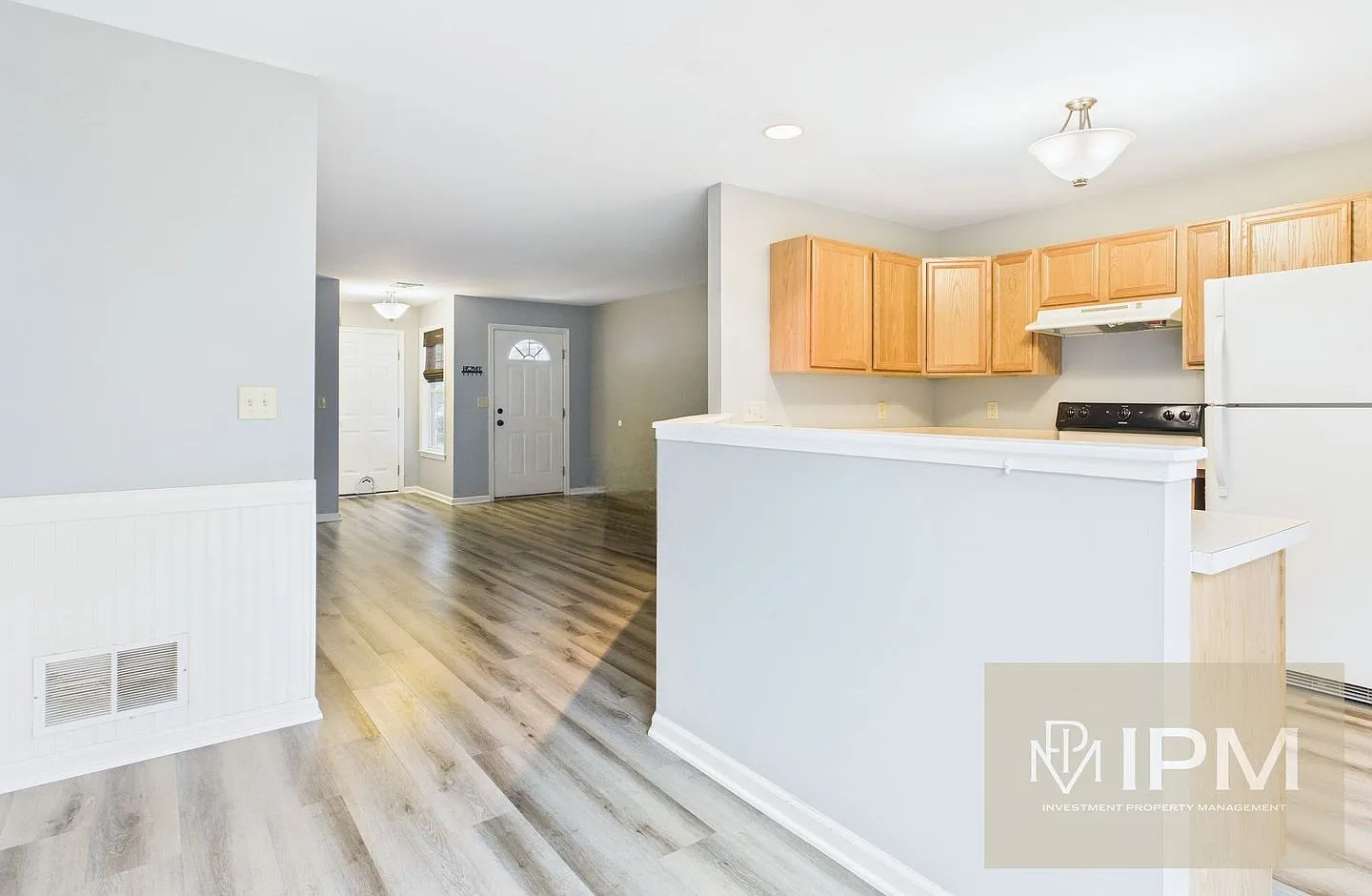 Bright 2 Bed, 1.5 Bath Townhome in New Cumberland! — Photo 2