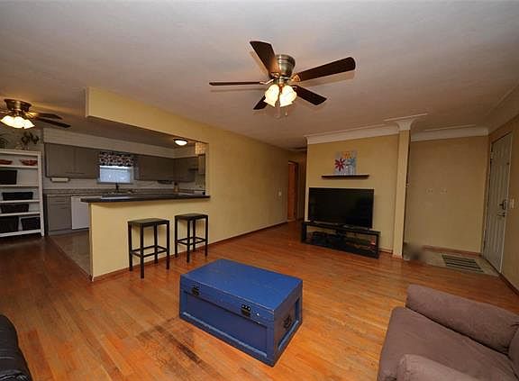 4th image of 208 Hollandia Dr