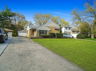 2200 Old Glenview Rd, Wilmette, IL 60091