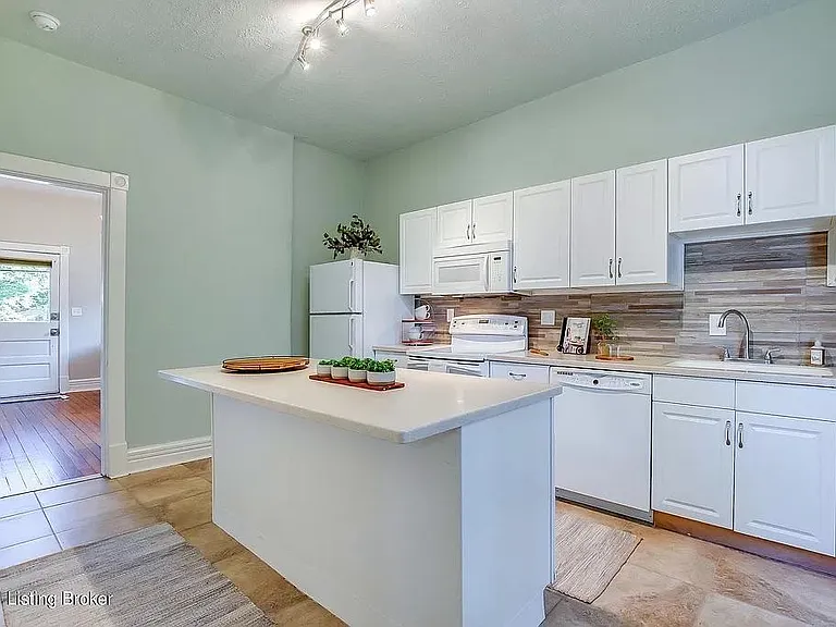 409 E Brandeis Ave — Photo 13
