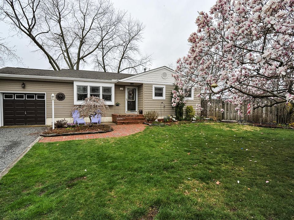 1st image of 124 Larch Dr