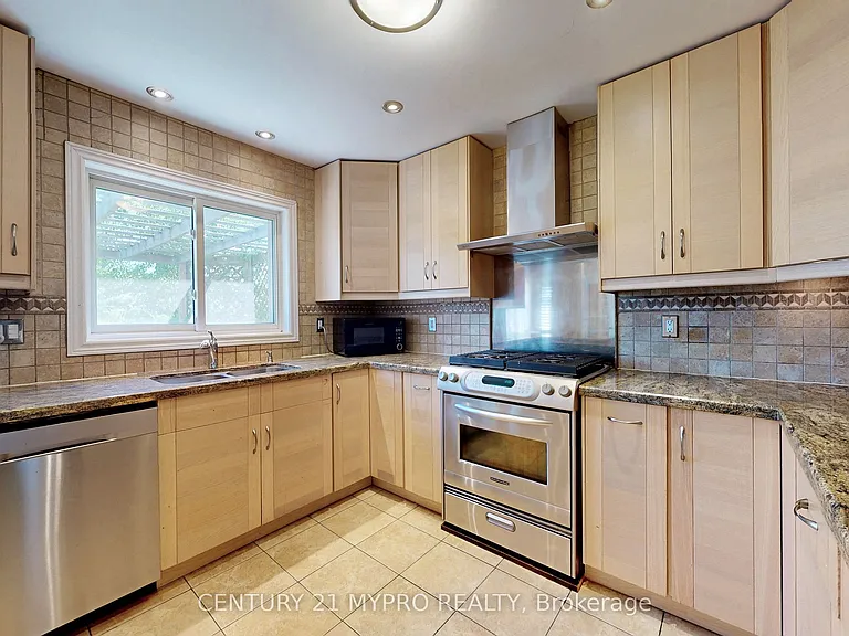1 Brookwood Dr — Photo 7