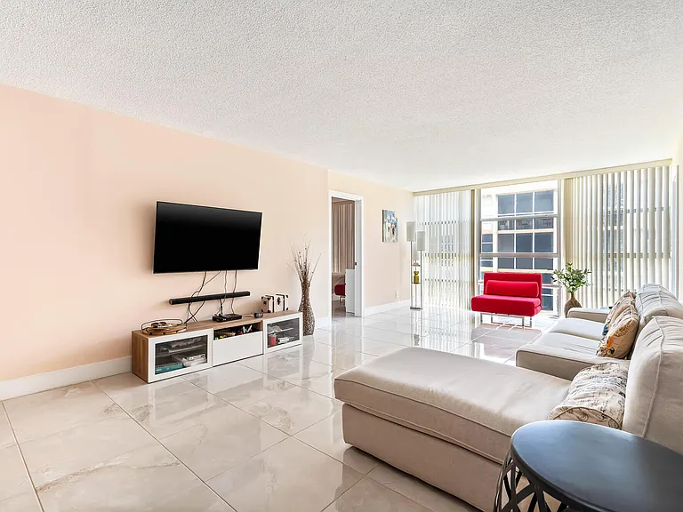 2000 Atlantic Shores Blvd #410 — Photo 13