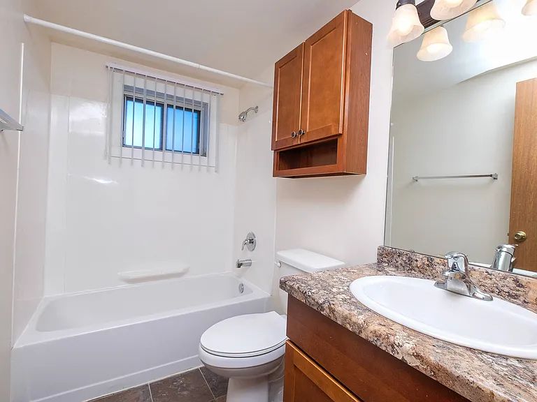 Fargo, ND North Manor Apartments | bathroom