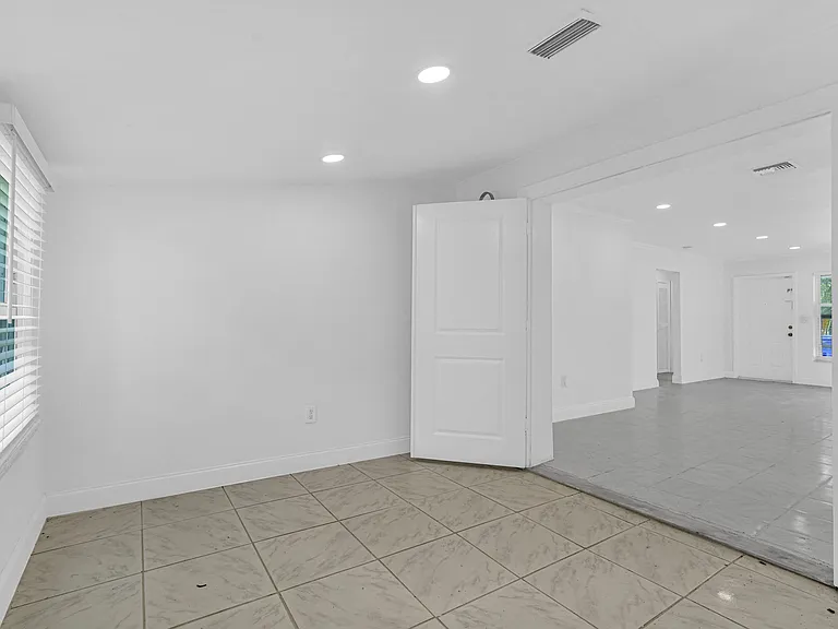 6621 Perry St — Photo 24