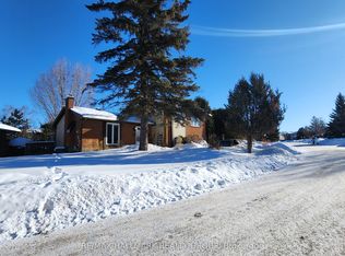 34 Nanook Cres, Ottawa, ON K2L 2A7