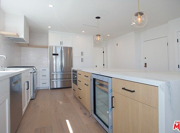 5th image of 1539 Greenfield Ave APT 301