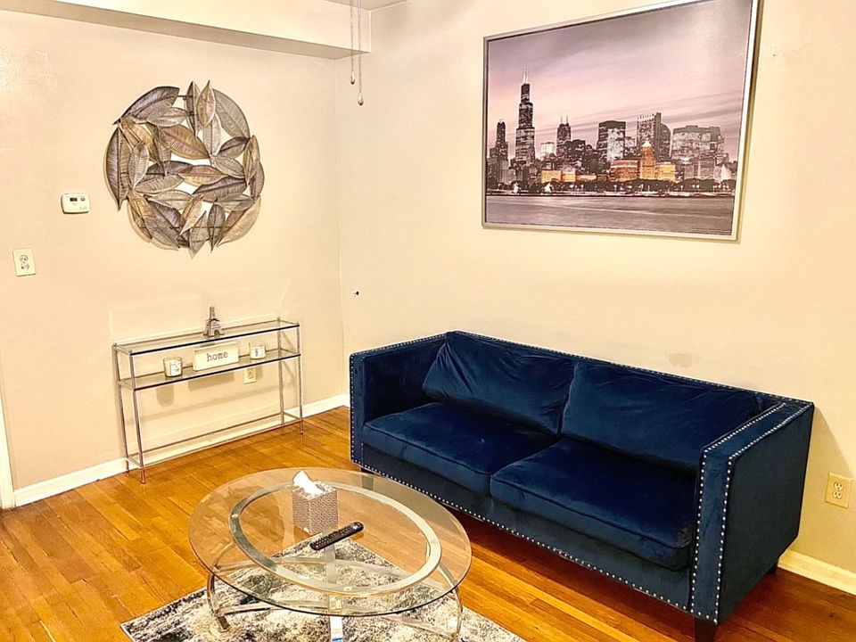 1st image of 1903 W Fullerton Ave #1