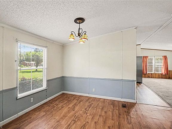 5th image of 530 Gladstone Rd