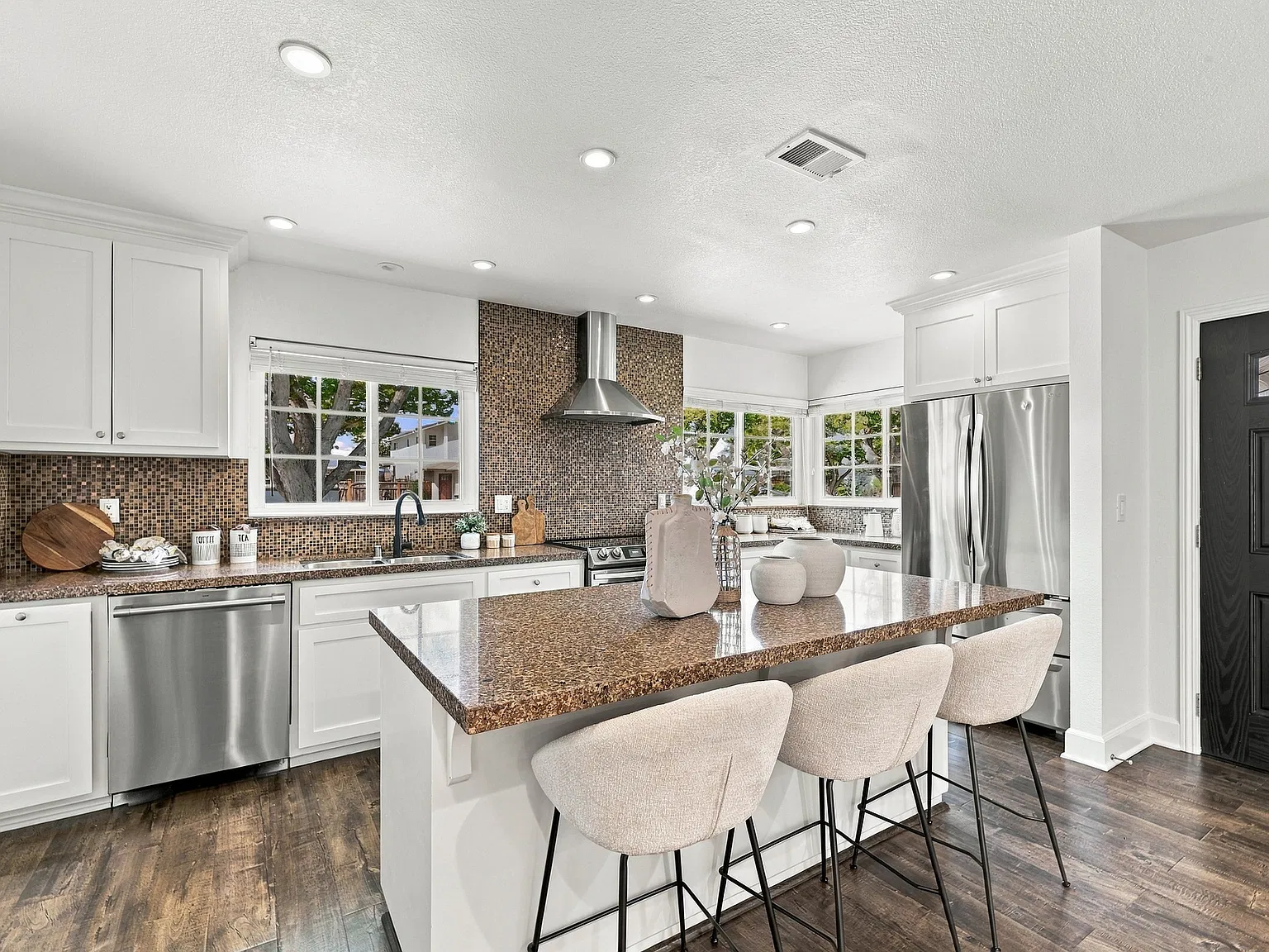 3 bed, 1542 sqft, $6,000 — Photo 3