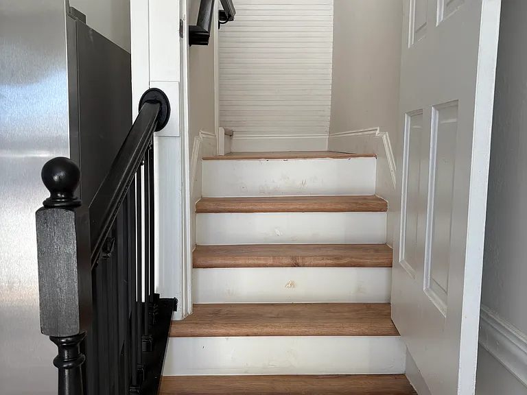 528 E Washington St #3 — Photo 4
