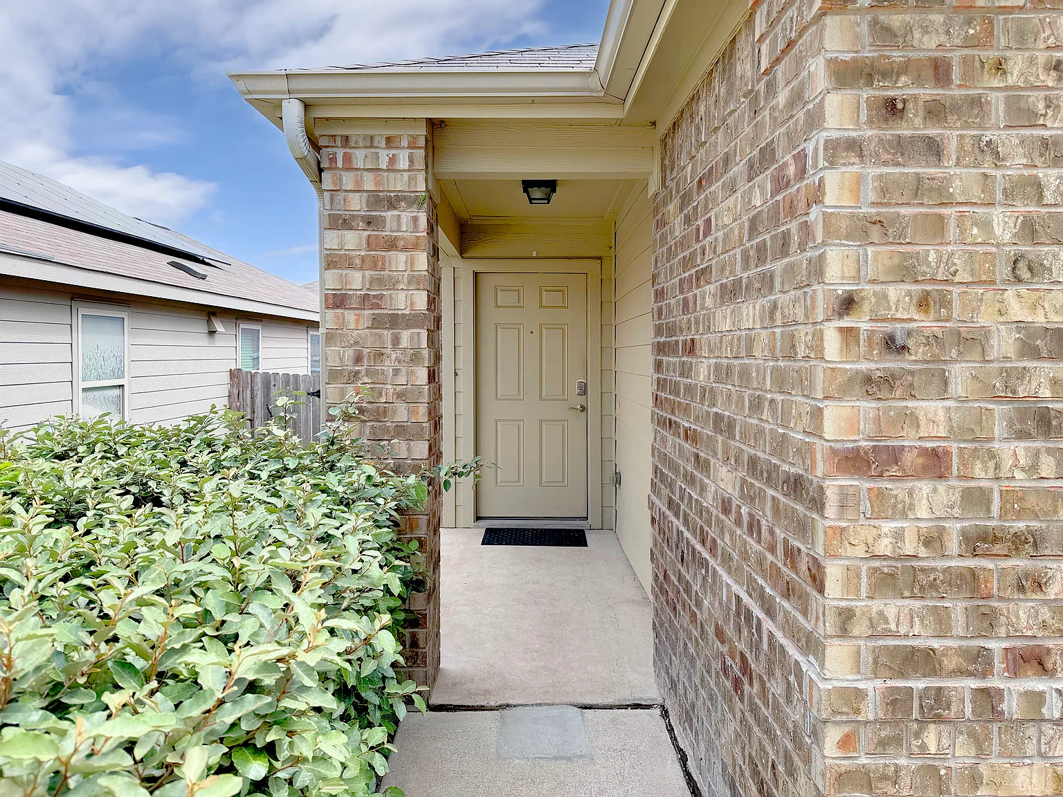 4 bed, 1680 sqft, $2,350 — Photo 4