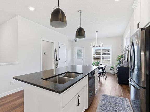 5th image of 1267 Naser Way