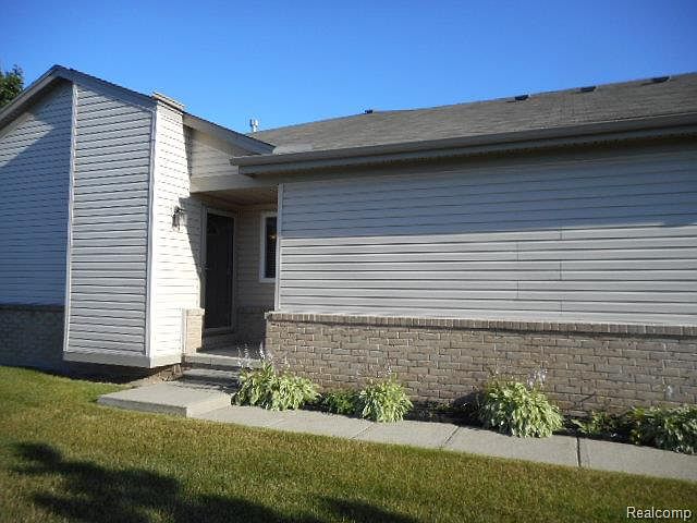 1st image of 53340 Pineridge Dr