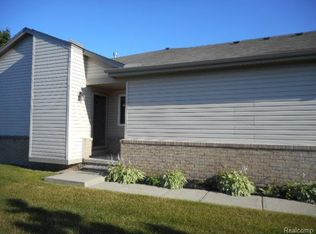 53340 Pineridge Dr, Chesterfield, MI 48051