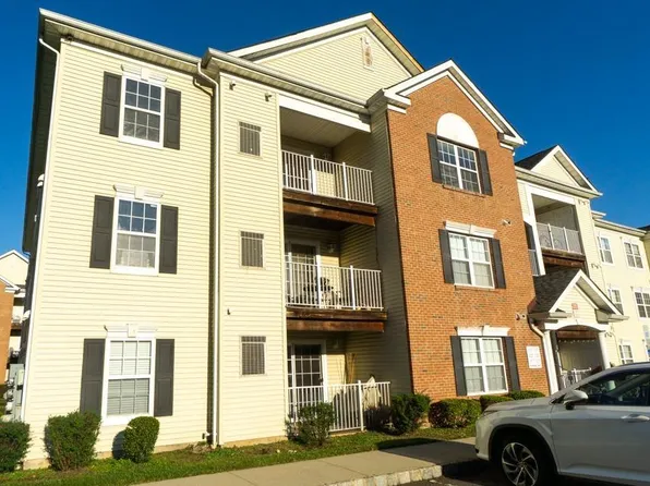 1137 Fernwood Ct, New Brunswick, NJ 08901