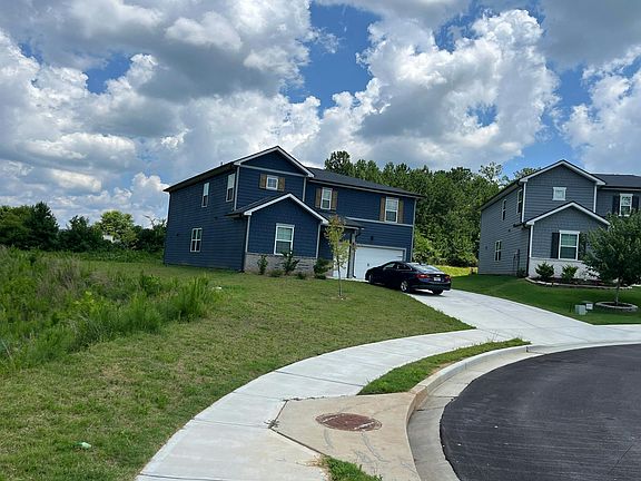 3rd image of 300 Summit Pointe Dr