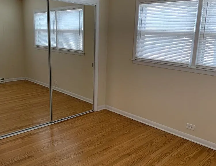 1056 Irwin Ave — Photo 11