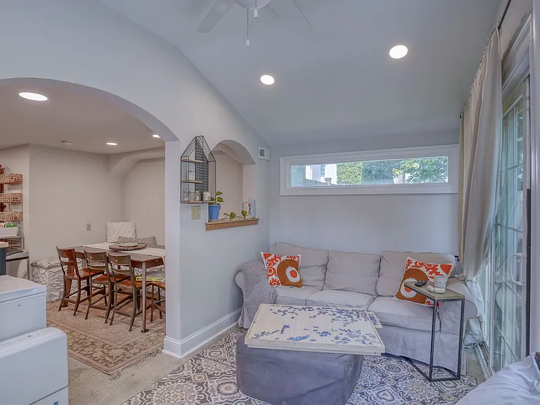 103 S College Ave — Photo 31