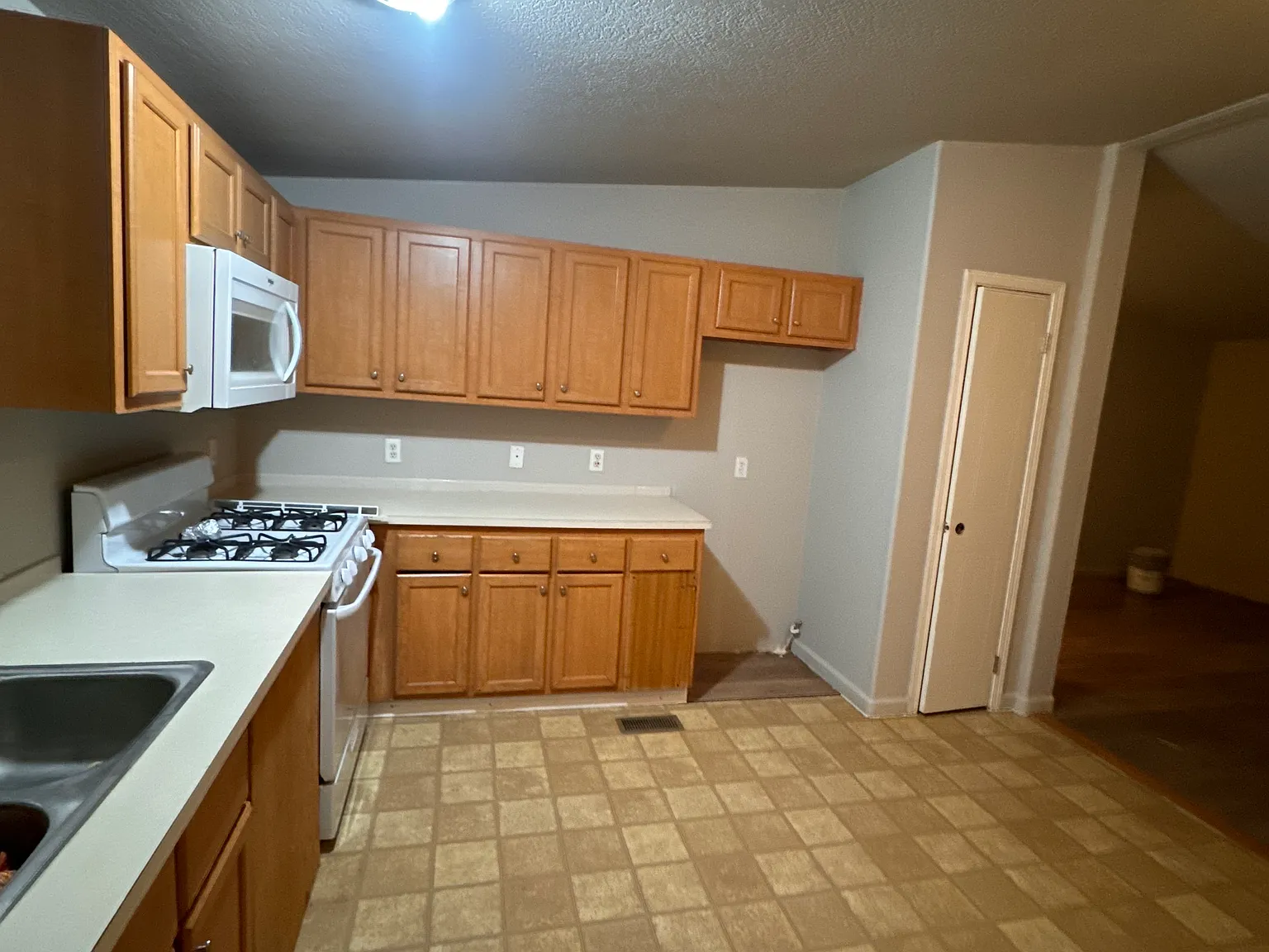 4 bed, 1120 sqft, $2,500 — Photo 1