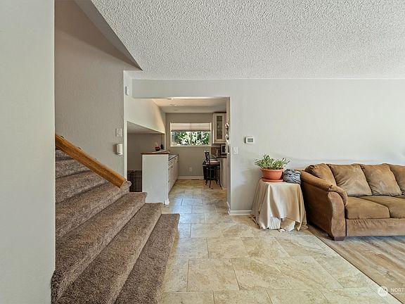 3rd image of 124 Hillcrest Avenue