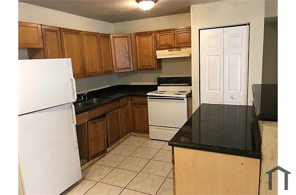 Building Photo - 5314 NW 24th St #143