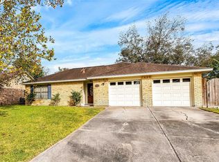 2316 Colonial Ct S, League City, TX 77573