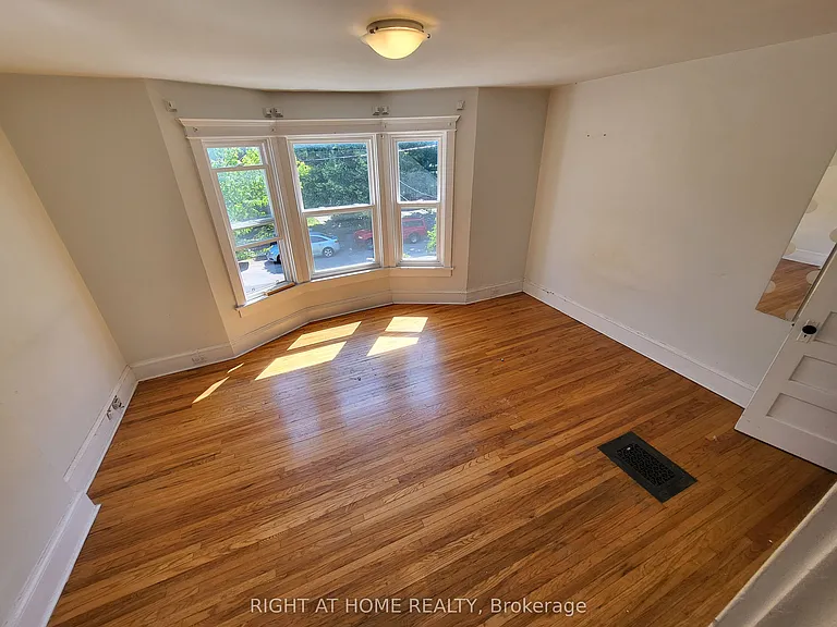 194 Beatrice St #2 — Photo 12