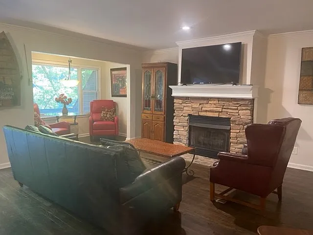 637 Riverside Dr E — Photo 6