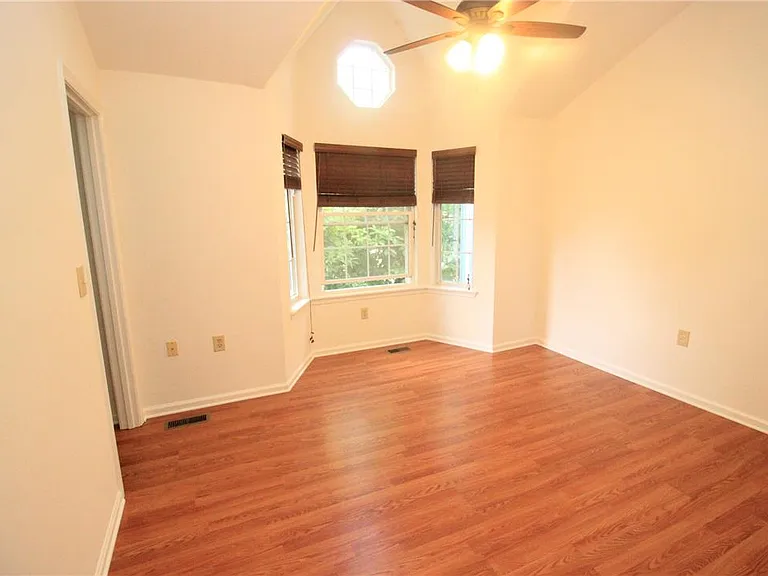 106 Founders Ct — Photo 12
