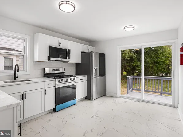 410 Walnut Ave, Laurel Springs, NJ 08021