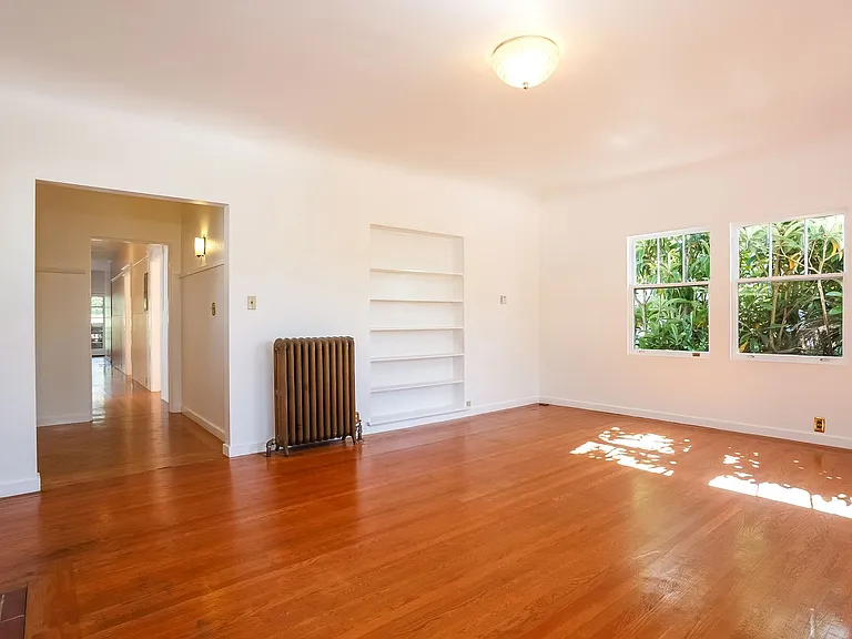 6458 Colby St — Photo 8