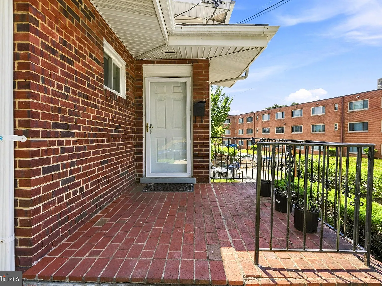 4 bed, 1831 sqft, $3,800 — Photo 2