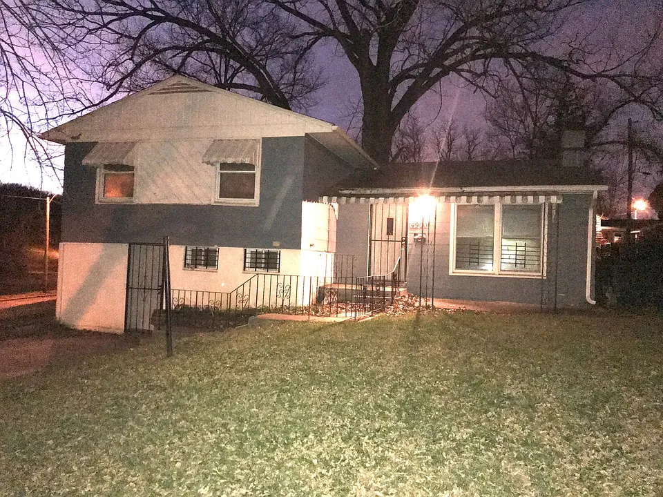 4900 E 41st Ter