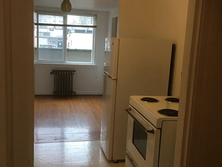 1245 Bute St — Photo 5