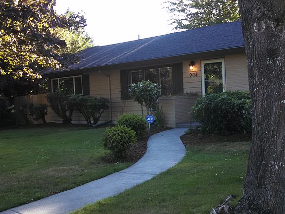 3rd image of 908 Umatilla Way