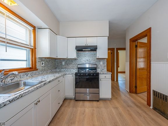 4th image of 103 Knapp Ave Floor 2