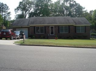 522 Coronation Dr, Fayetteville, NC 28311