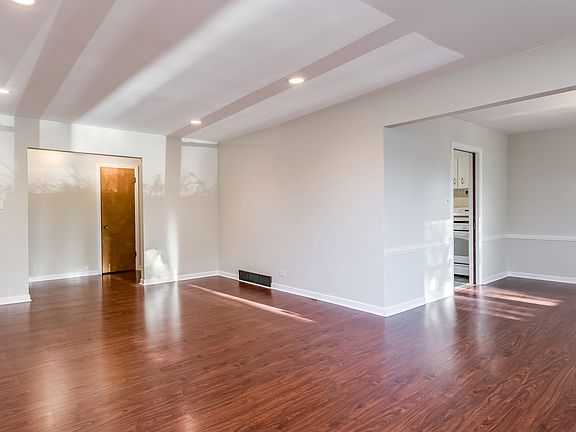 4th image of 8541 Christiana Ave