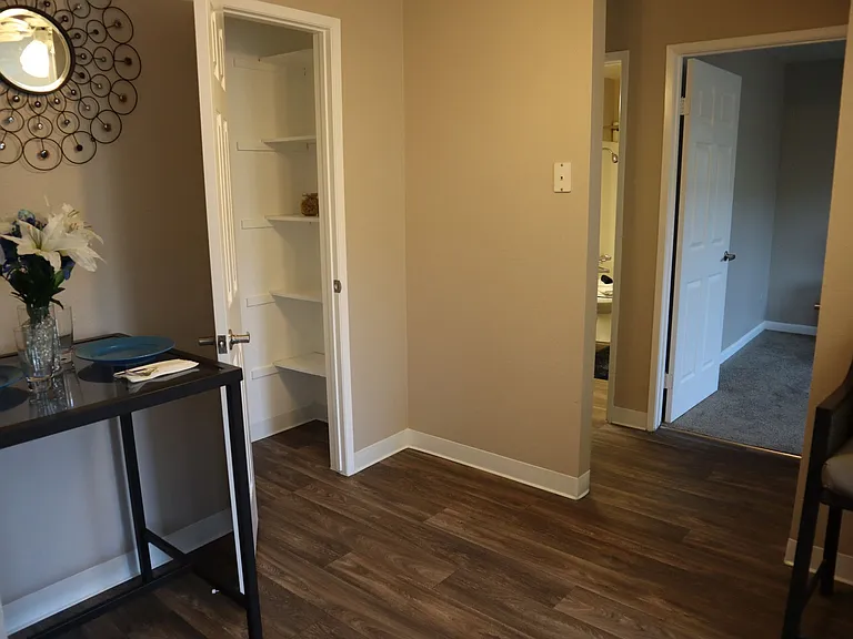 Greenbriar Villa Apartments — Photo 14