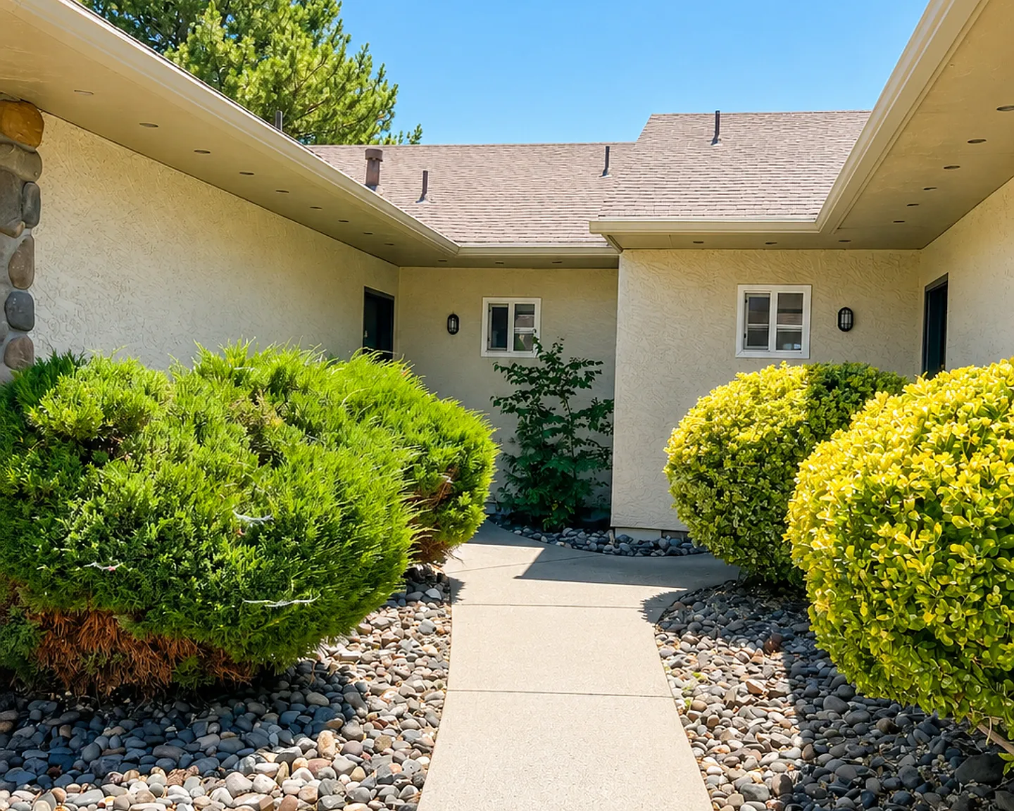 Quail Manor Townhomes — Photo 2