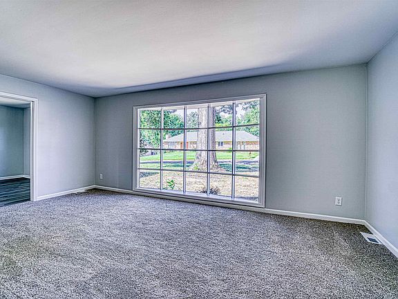 4th image of 5566 Byerson Dr