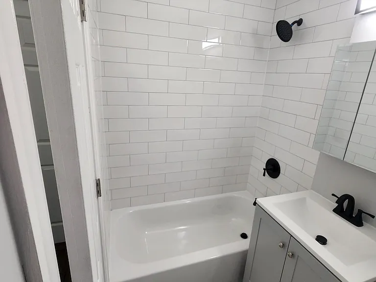 420 W 7th St — Photo 13