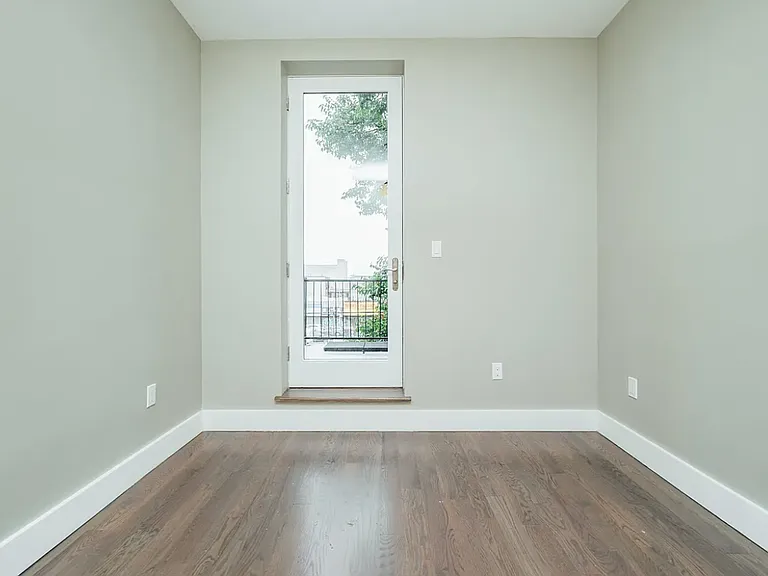 15 Palmetto St #5D — Photo 2