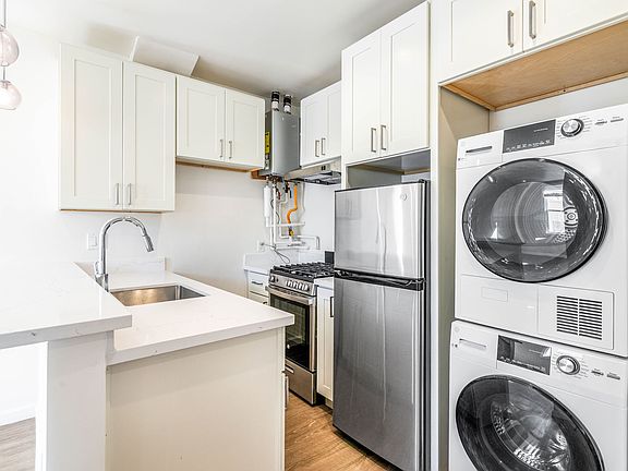 5th image of 1454 Union St #1460D